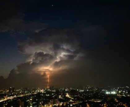 Lightning Strikes and Heavy Rainfall: Queensland's South East Braces for Stormy Weatherlightningstrikes,heavyrainfall,Queensland,SouthEast,stormyweather